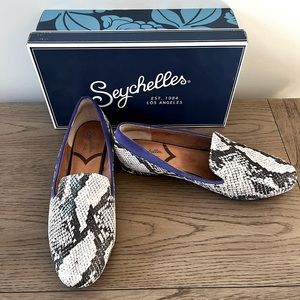 Seychelles flat snake print. Royal blue suede trim.